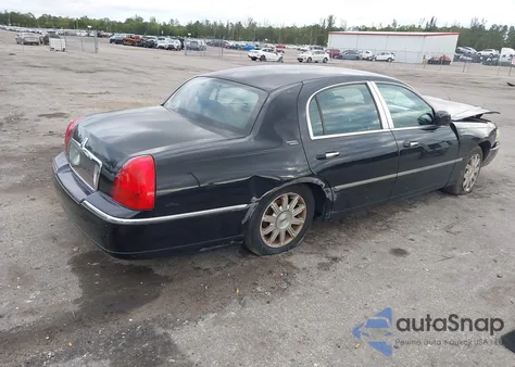 2008 Lincoln Town Car Signature Limited z USA, uszkodzony, nr VIN 2LNHM82W08X655680